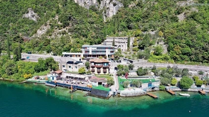 Privater Windsurf-Kurs am Gardasee: Ihr exklusives Erlebnis in Limone 2 Privater Windsurf-Kurs am Gardasee: Ihr exklusives Erlebnis in Limone 2